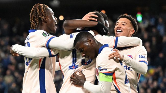 Chelsea y Betis más cerca de la final de la Conference tras una noche emocionante con ocho goles
