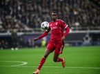 Se espera que Alexander Isak tenga una pierna rota, seg&uacute;n los m&eacute;dicos