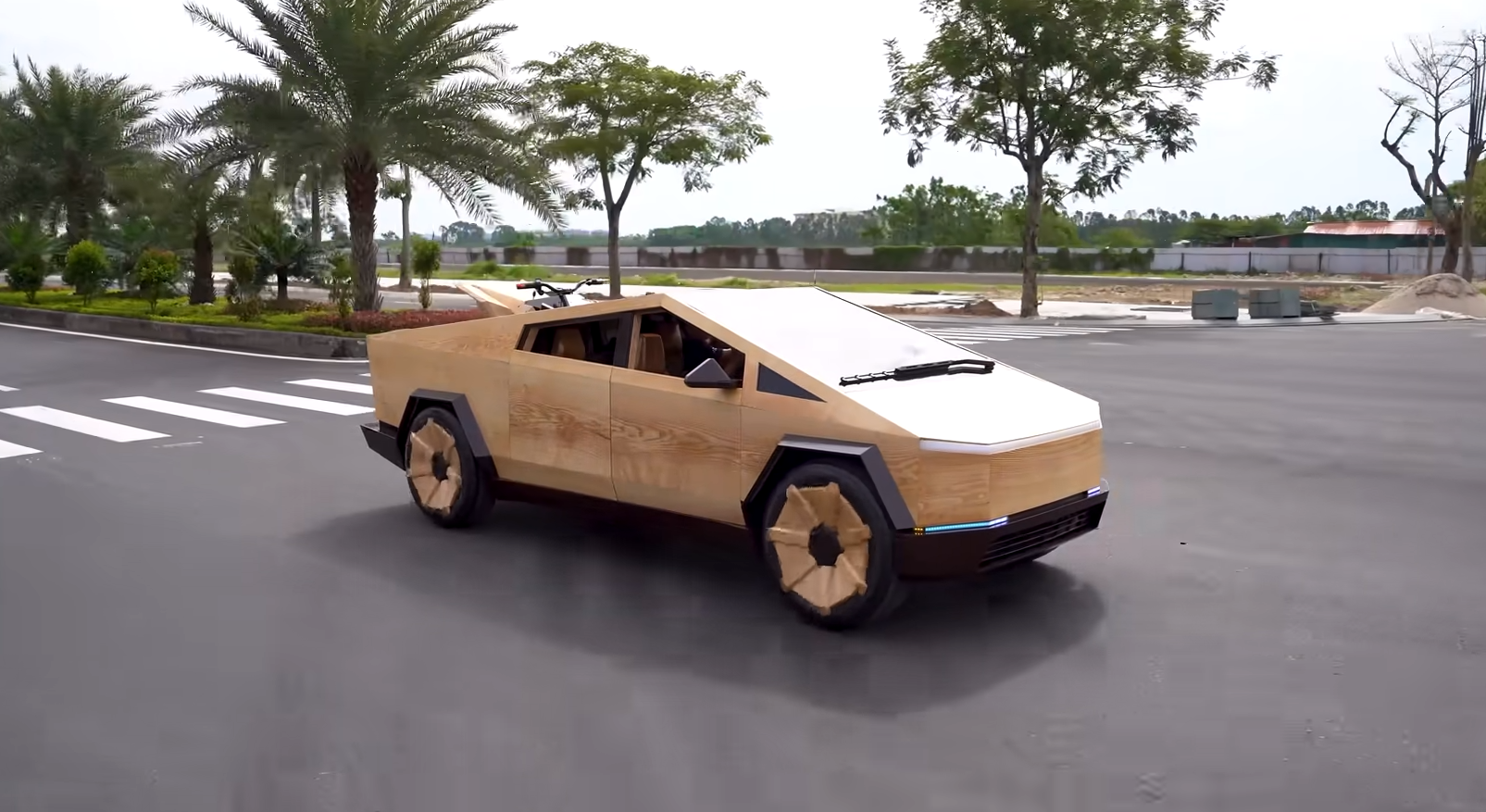 Alguien hizo un Cybertruck de madera