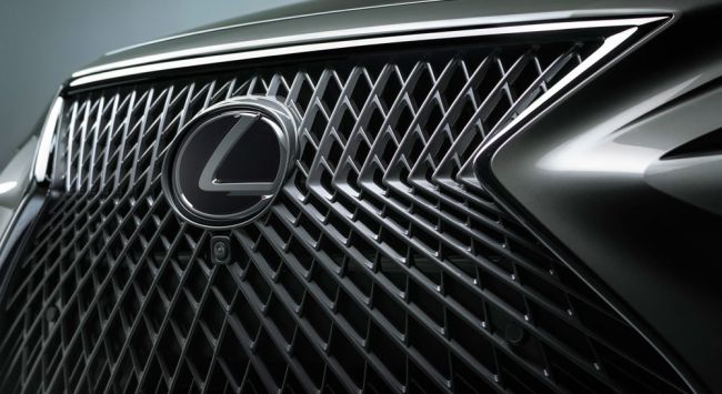 El jefe de Toyota ha dicho a los diseñadores de Lexus que 