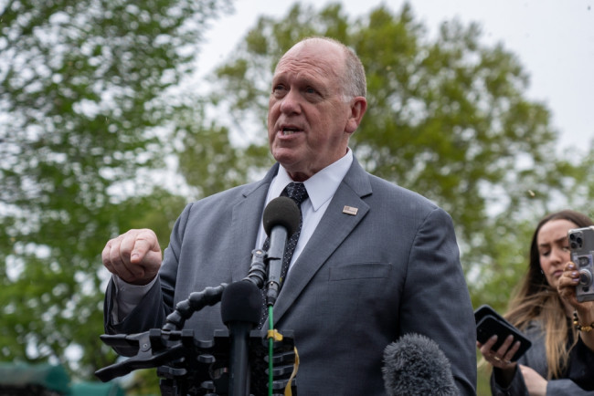 Trump envía al "zar de la frontera" Tom Homan a Minnesota en medio de crecientes tensiones
