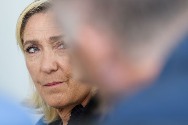 La Agrupación Nacional apoya a Le Pen en medio de los reveses judiciales