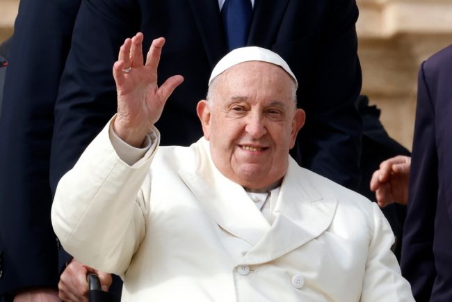 Entertainment news Celebrity gossip Movie and TV show updates Latest celebrity news Trending entertainment stories El Papa Francisco fallece a los 88 años: Los líderes internacionales reaccionan