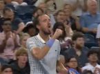 Daniil Medvedev pillado haciendo un gesto obsceno durante su bochornoso show