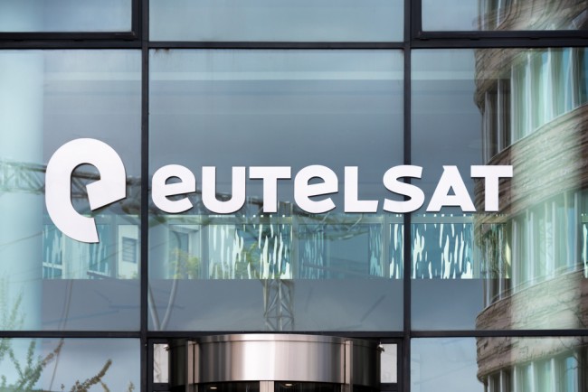 Francia estudia enviar ayuda de Internet por satélite Eutelsat a los iraníes en medio del apagón nacional