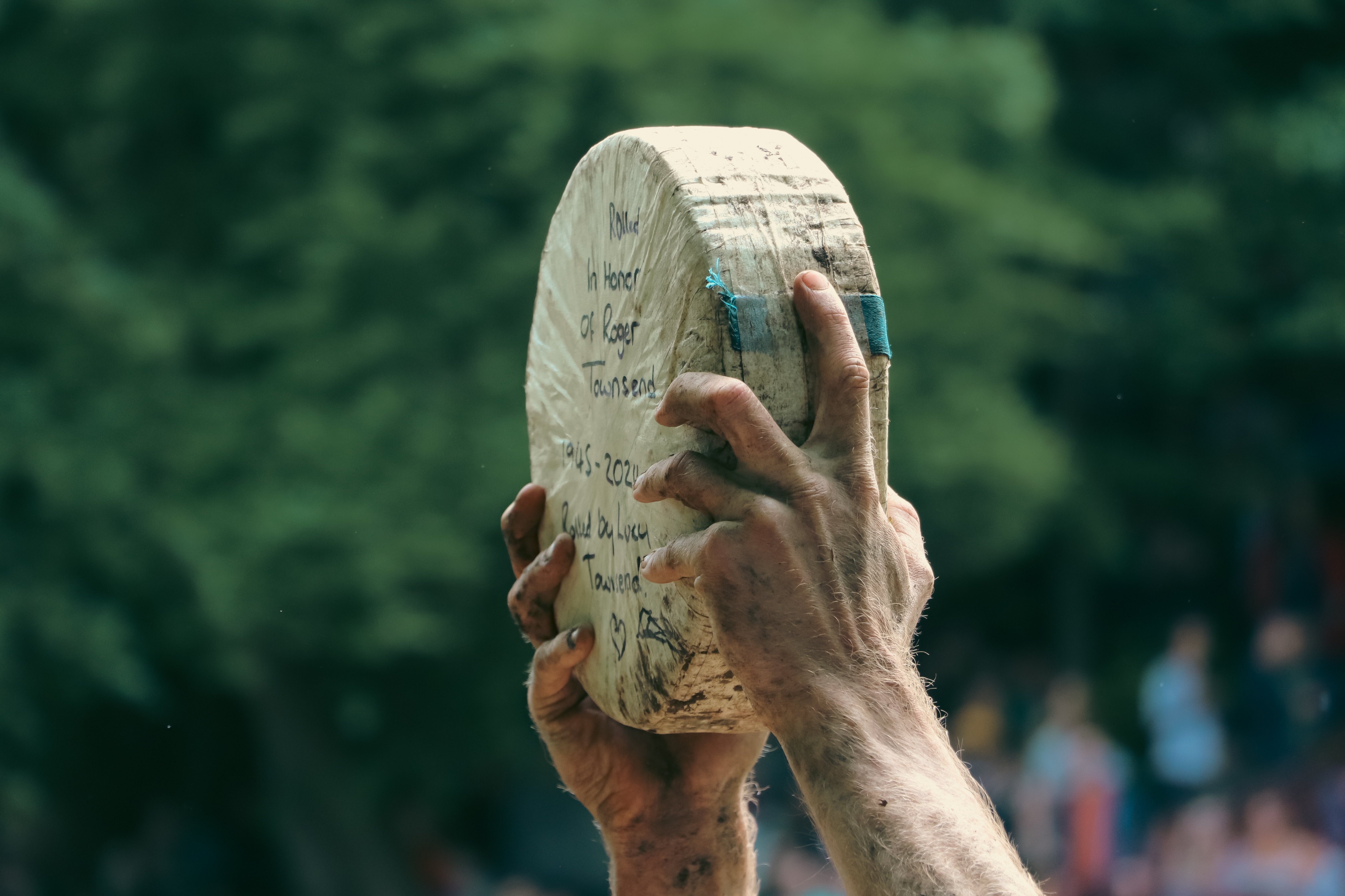 Tom Kopke gana su tercera rueda de queso en la célebre carrera de Cooper's Hill