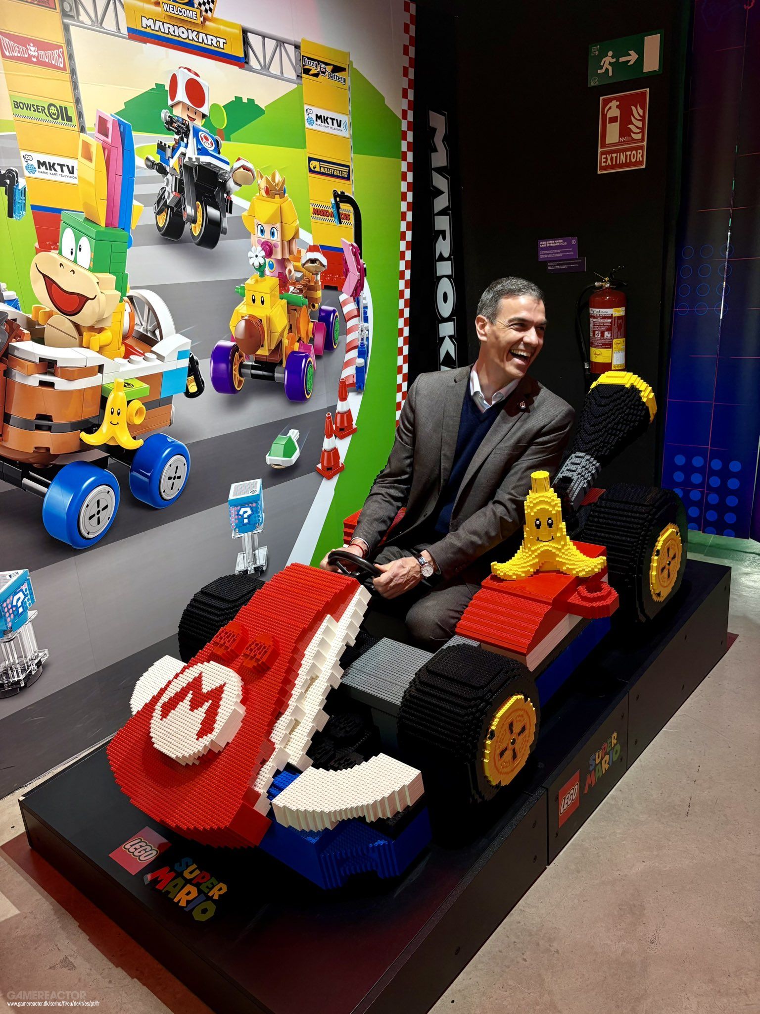 Pedro Sánchez se compromete a impulsar la industria del videojuego español tras un encuentro hoy con representantes del sector en OXO Museo del Videojuego Madrid