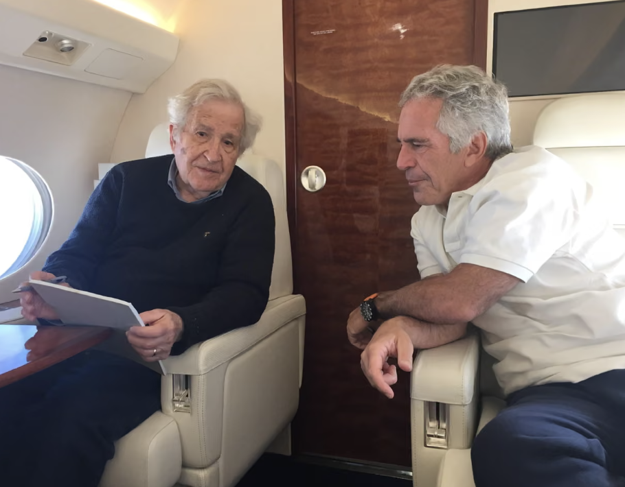 La esposa de Noam Chomsky pide disculpas por un "grave error" sobre sus vínculos con Jeffrey Epstein