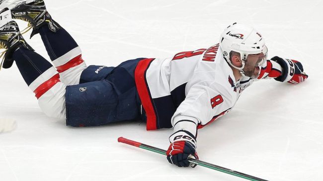 El jugador ruso Alex Ovechkin se convierte en el máximo goleador de la NHL de todos los tiempos: 895 goles