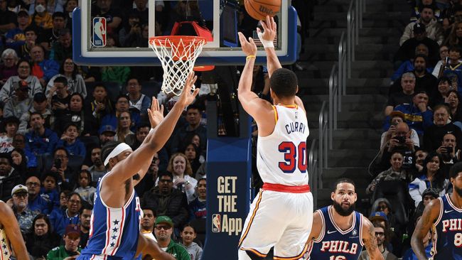 Stephen Curry y LeBron James demostraron hoy por qué son leyendas de la NBA con números de escándalo