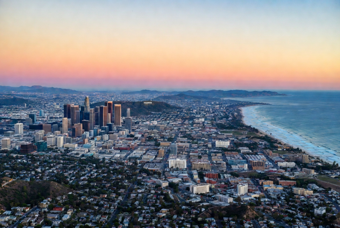Los Ángeles está instalando barreras de basura en sus ríos para proteger el océano