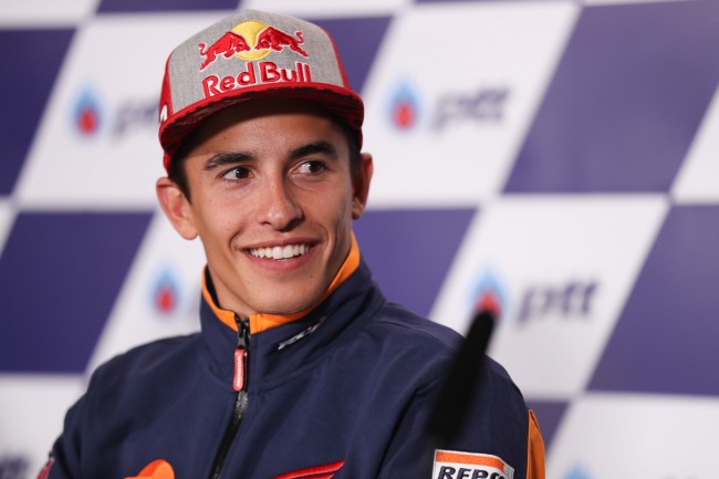 Carlos Sainz considera a Marc Márquez el Ayrton Senna de MotoGP: "Viviendo el presente, no nos damos cuenta"