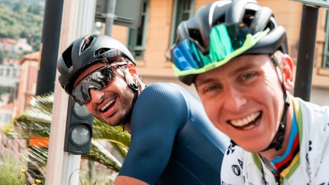 Carlos Sainz habla de su amistad con Tadej Pogacar: "Es un tipo súper humilde y cercano"