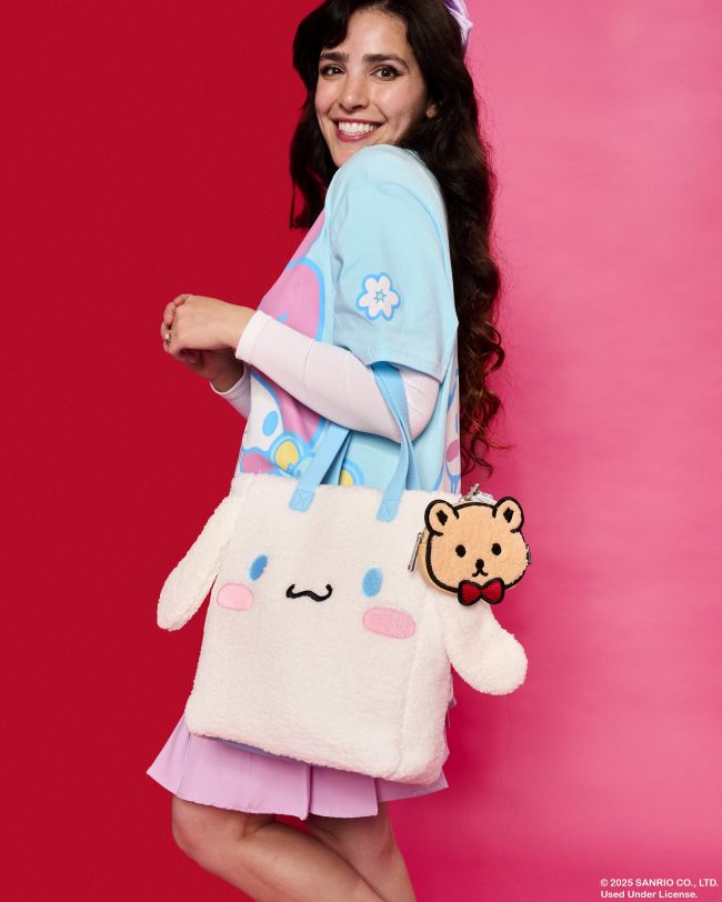 Loungefly lanza hoy una nueva colaboración con Hello Kitty