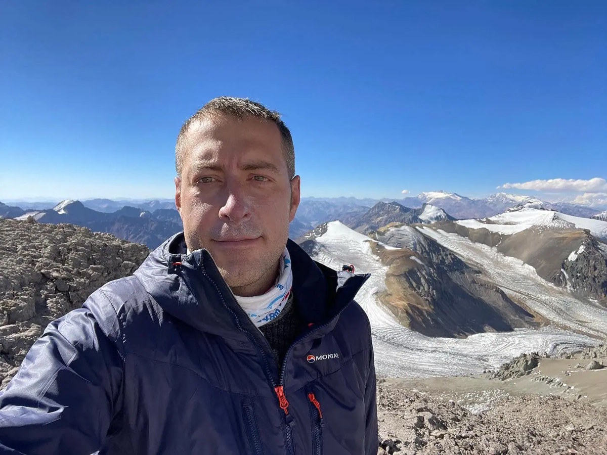 Escalador ucraniano en libertad tras su récord en el Everest y su detención