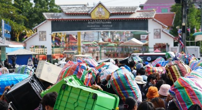Miles de personas huyen de la frontera entre Tailandia y Camboya: Tailandia ataca Camboya y el alto el fuego de Trump se derrumba