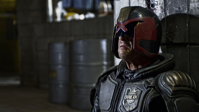 Karl Urban volvería al papel del juez Dredd 