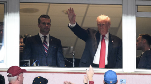 Trump abucheado al convertirse en el primer presidente en ejercicio en un partido de la NFL de temporada regular desde Carter en 1978