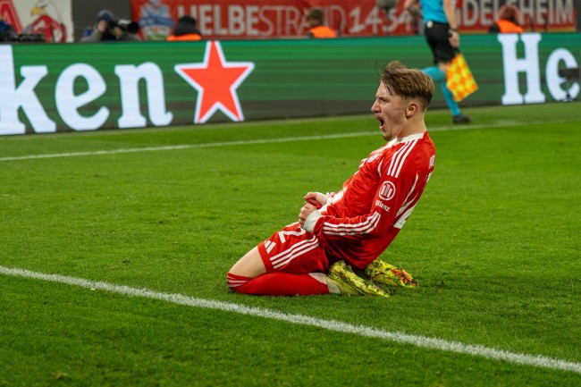 La estrella de 17 años del Bayern pidió disculpas tras sus comentarios sobre el "club de sus sueños, el Real Madrid"