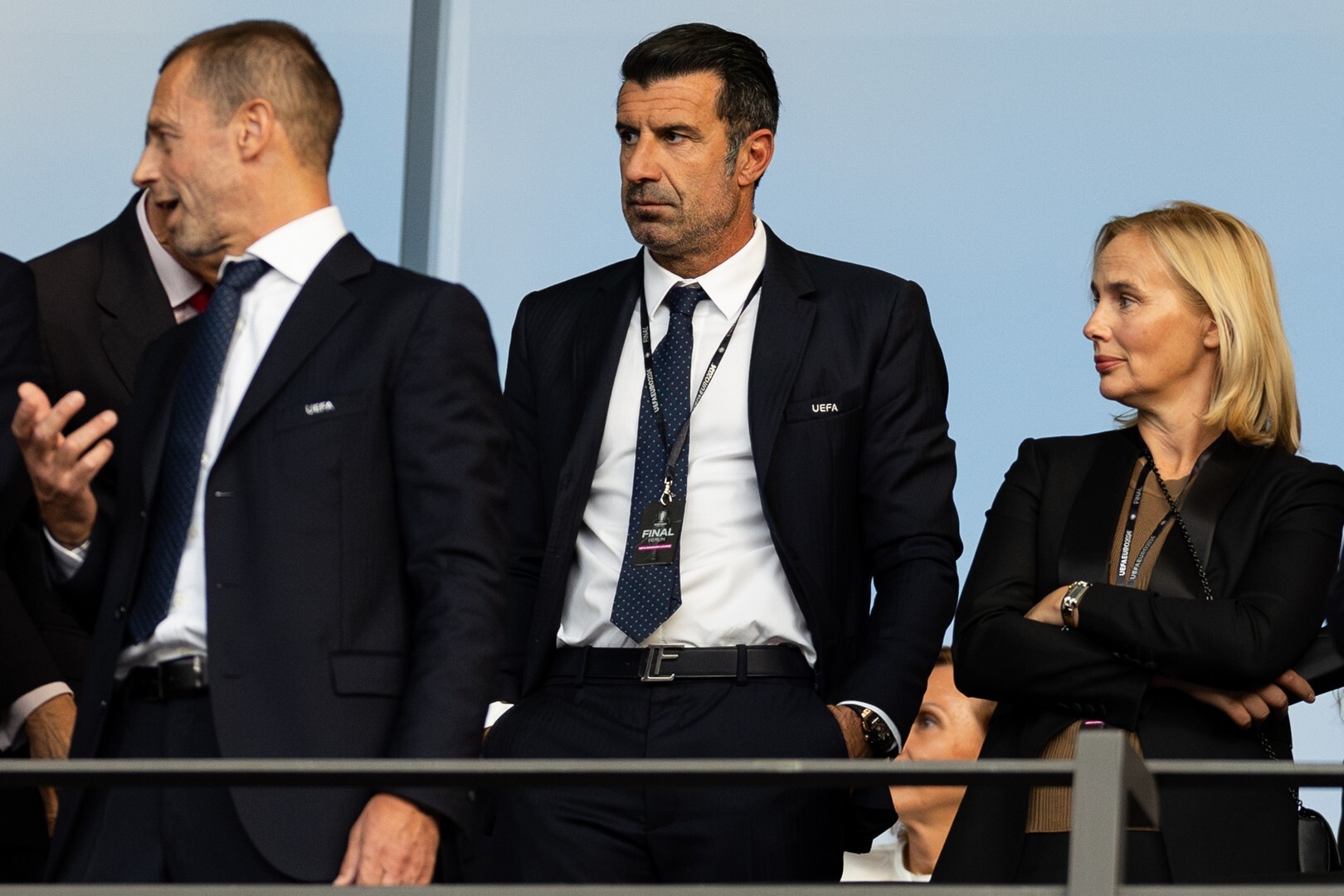 Figo pide la dimisión de Infantino en una durísima carta