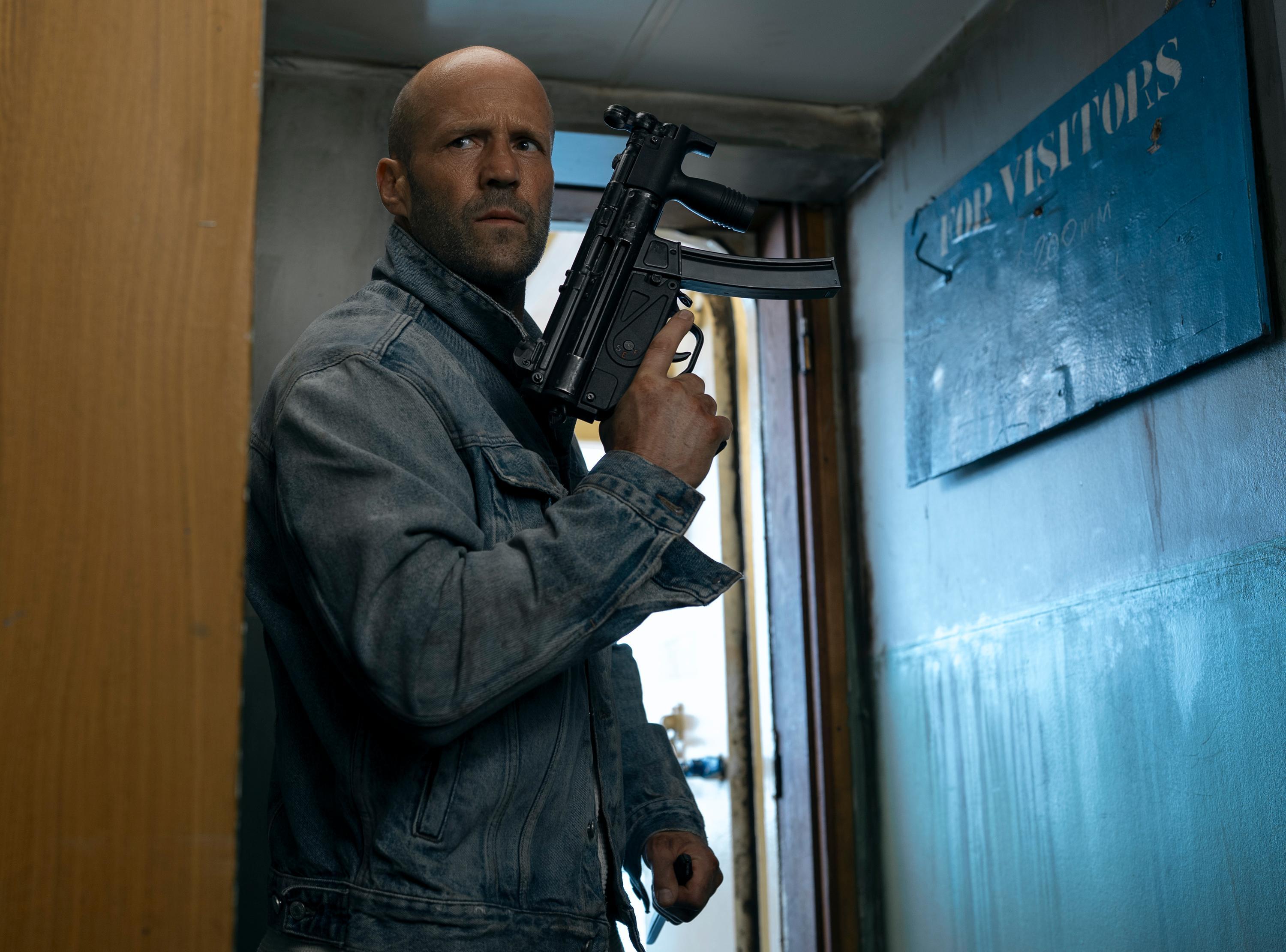 Jason Statham retoma el espíritu ochentero de 'one man army' en Mutiny
