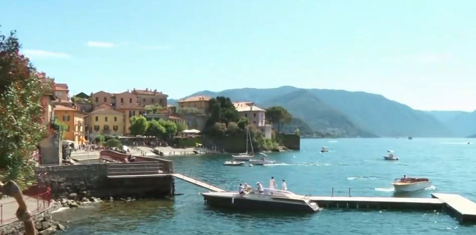 Un pueblo italiano multa a los turistas que vayan sin camiseta con hasta 200 €
