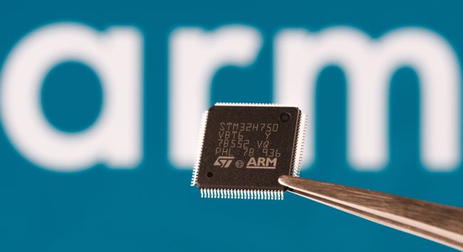 El jefe de una empresa de diseño de chips afirma que la IA curará el cáncer en lo que nos queda de vida