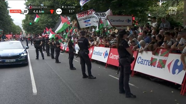 Protestas contra Israel provocan un final abrupto de la etapa 11 de la Vuelta en Bilbao, sin ganador