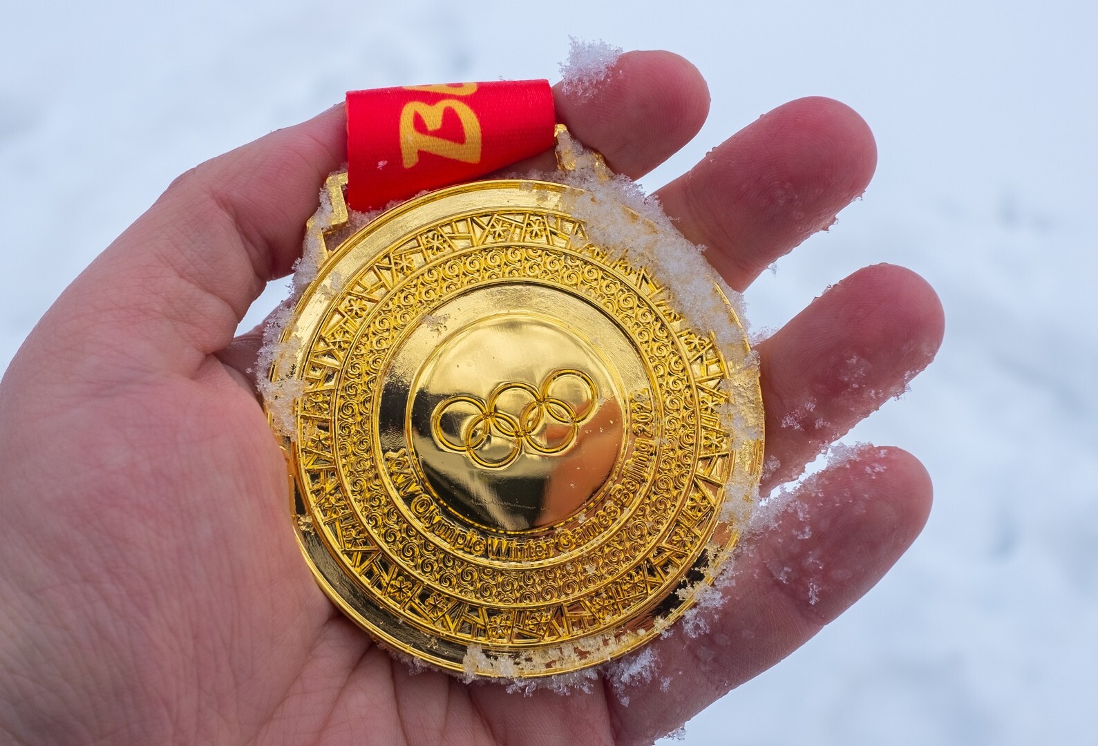 Los Juegos Olímpicos de Invierno investigan un caso de medallas rotas en Milán-Cortina