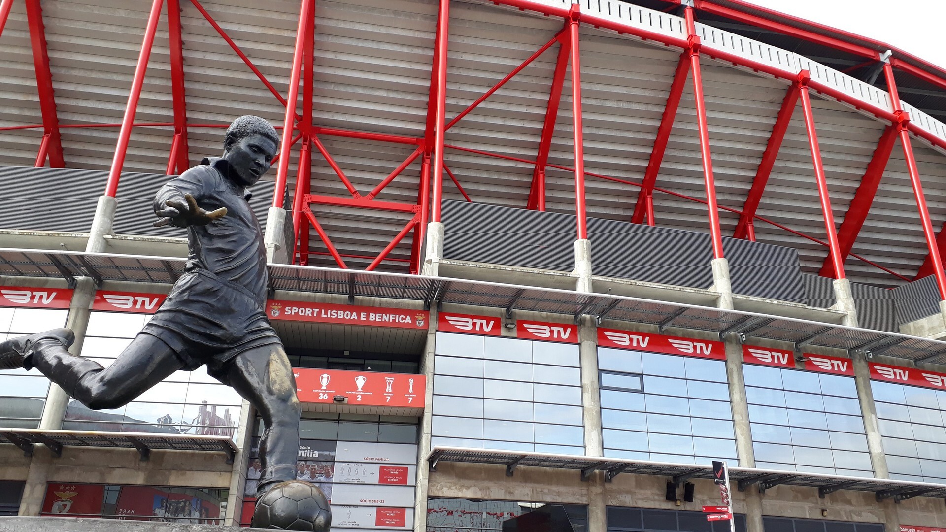 El Benfica utiliza a Eusébio para defender que el club no es racista