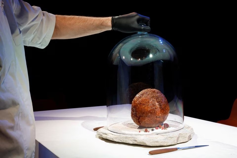 Scientists have made a huge meatball with mammoth DNA