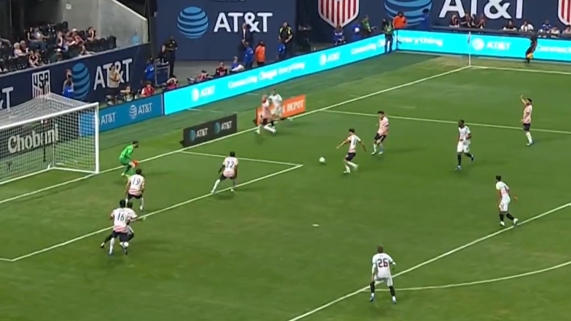 El partido EE.UU.-Bélgica fue casi imposible de ver debido a las equipaciones casi idénticas.