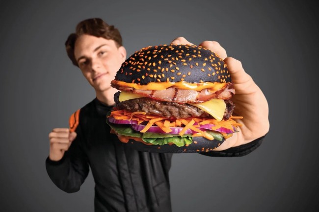 El bajón de Oscar Piastri lleva a una cadena de hamburguesas a cambiar una promoción