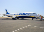 Un hombre estuvo a punto de salir disparado por una ventanilla en un vuelo de Ryanair
