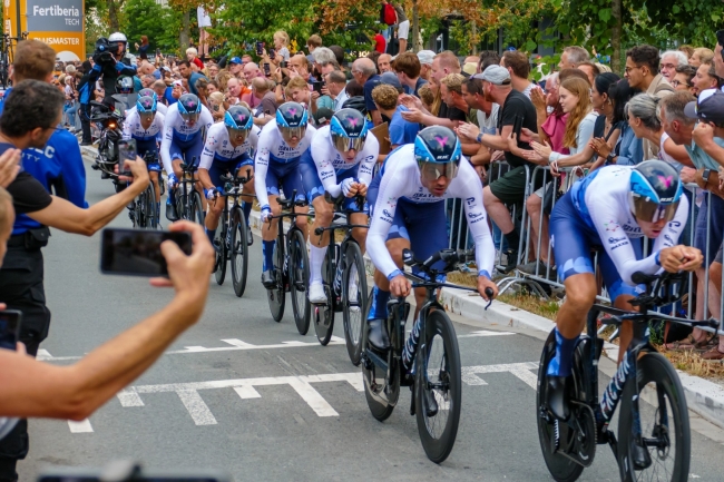 Netanyahu felicita al equipo israelí en la Vuelta "por no ceder ante el odio y la intimidación"