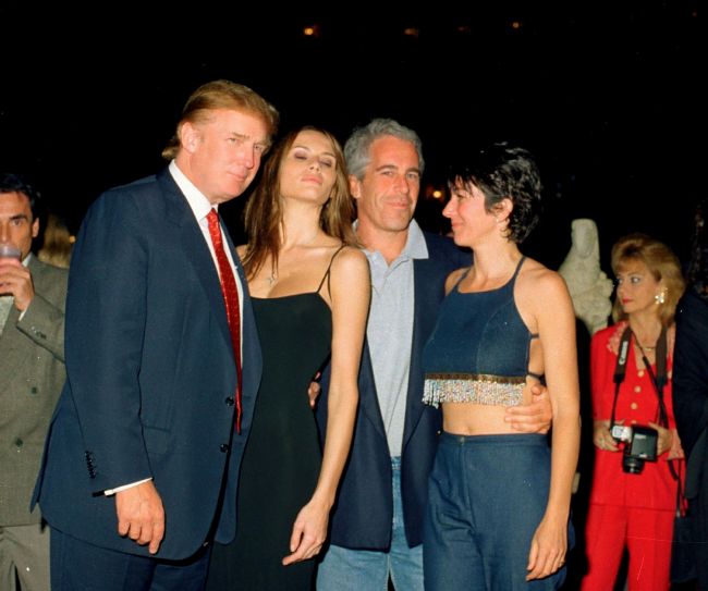 El nombre de Donald Trump aparece en los registros de vuelo de Jeffrey Epstein