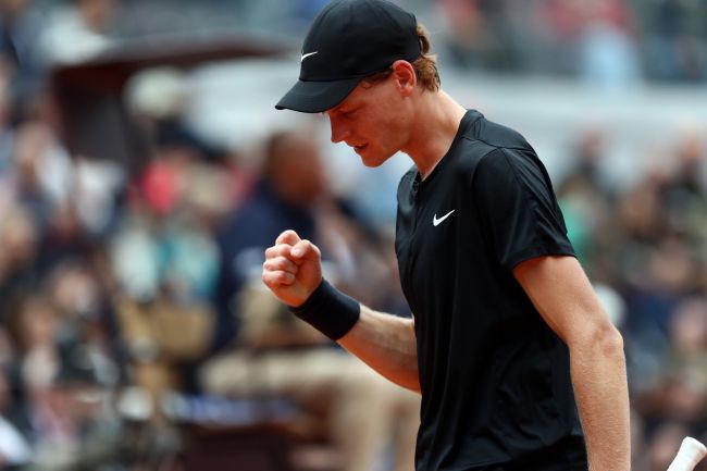 Jannik Sinner, ovacionado en su regreso, podría enfrentarse a Alcaraz o Zverev en la final de Roma