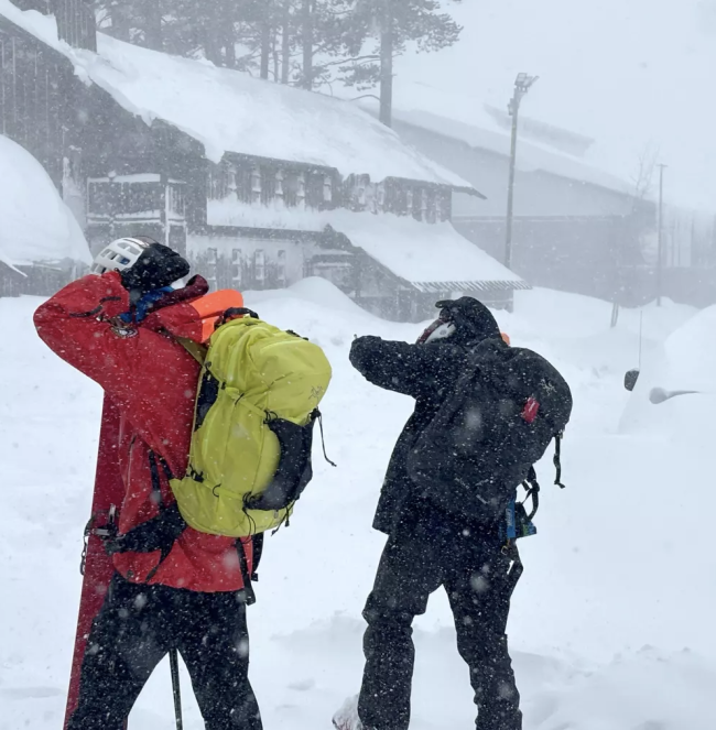 Al menos 8 esquiadores muertos tras una avalancha en California