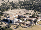 Los investigadores est&aacute;n registrando el antiguo rancho de Jeffrey Epstein en Nuevo M&eacute;xico