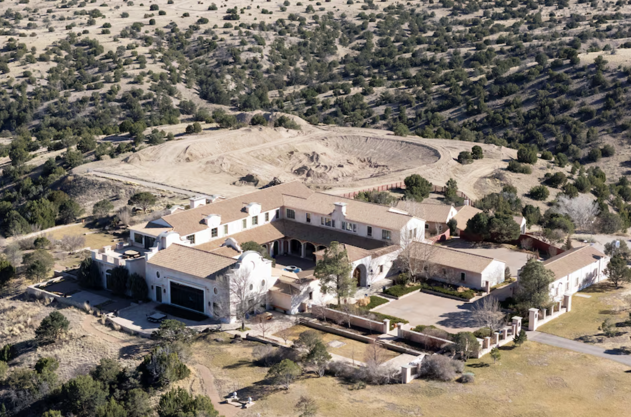 Los investigadores están registrando el antiguo rancho de Jeffrey Epstein en Nuevo México