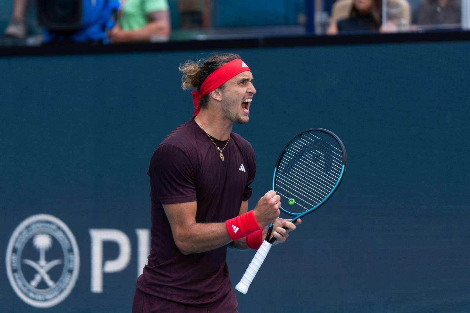 Novak Djokovic felicita a Zverev tras su primer título de Grand Slam
