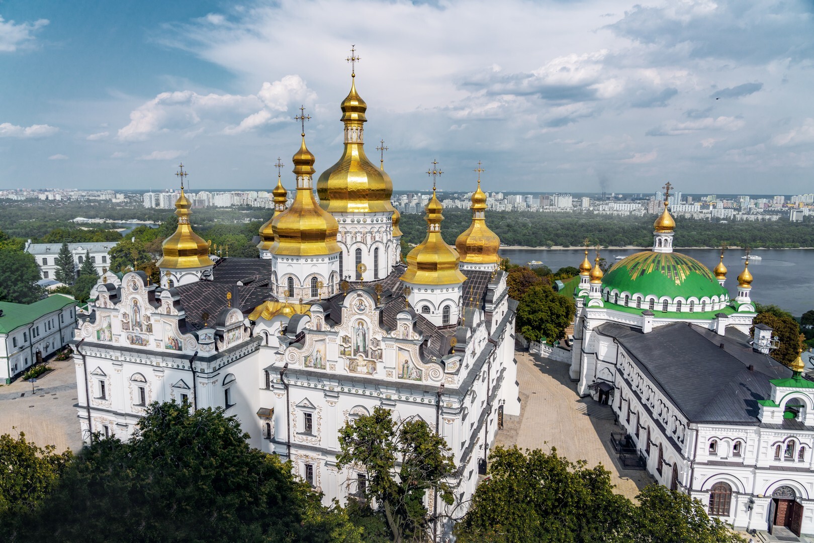 Rusia ataca una histórica catedral en Kiev en los últimos bombardeos