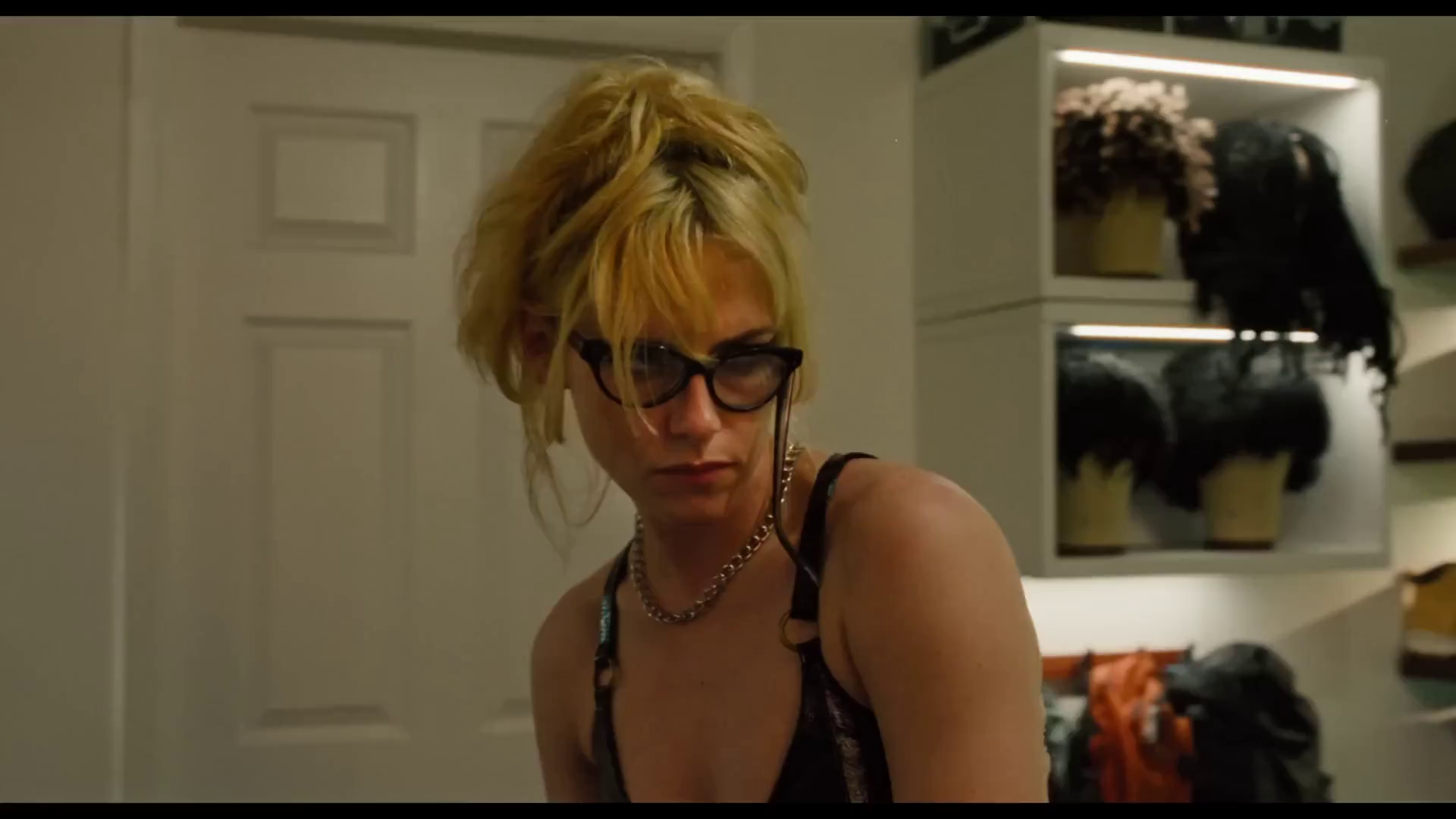 The Wrong Girls verá a Kristen Stewart y Alia Shawkat meterse en un lío de drogas en la próxima cinta de comedia y acción en Neon