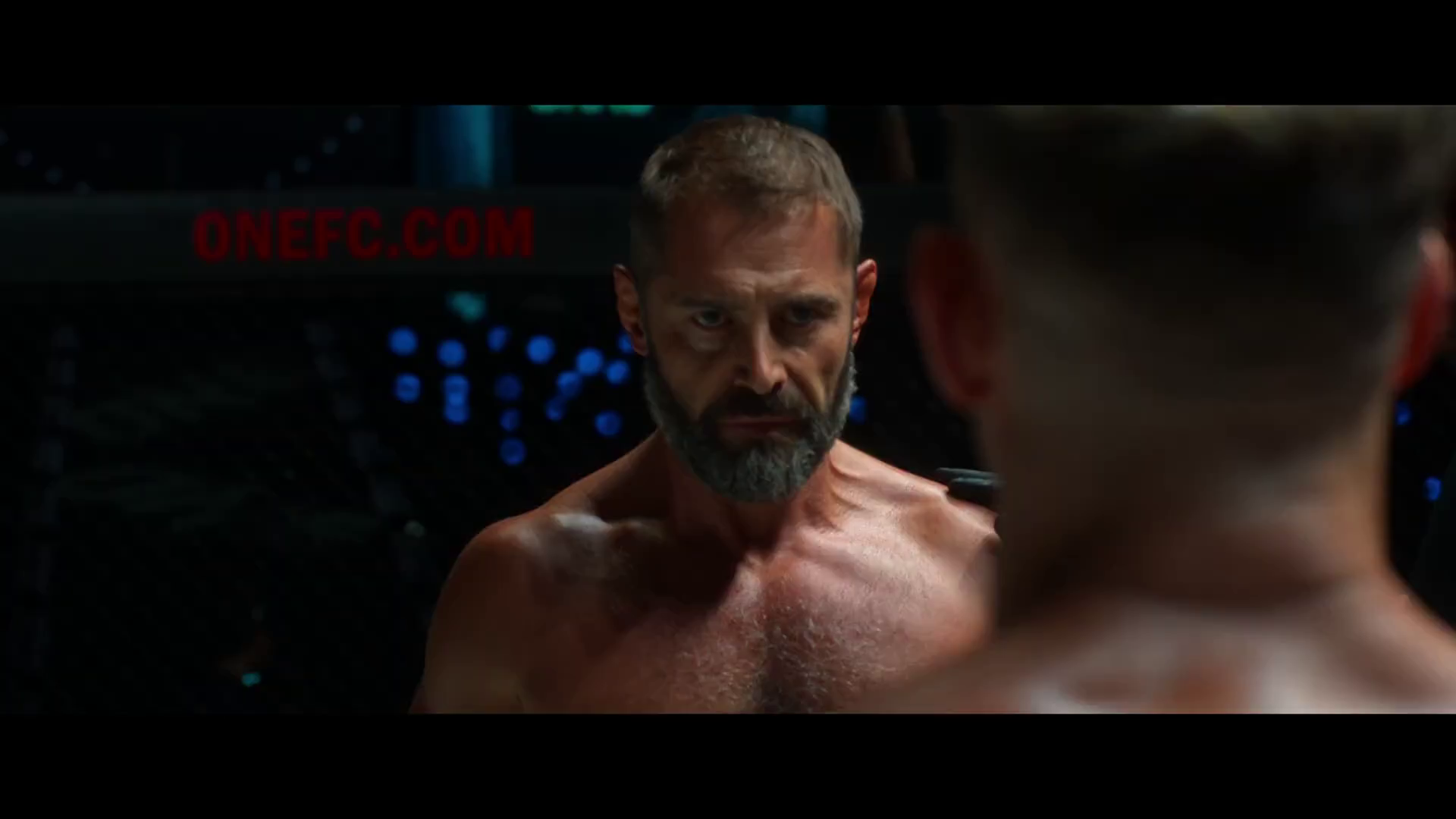 Russell Crowe y Luke Hemsworth protagonizan un descarnado drama de MMA, Beast