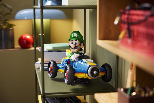 Luigi recibe el tratamiento Lego Mario Kart con el set Mach 8