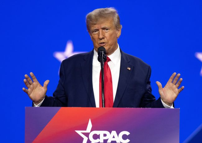 Trump dice que prefiere un acuerdo nuclear con Irán a "bombardearlo a muerte"
