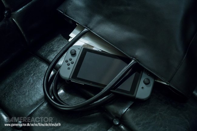 Algunas tiendas ya tienen más reservas de Nintendo Switch que de PS4 en su día