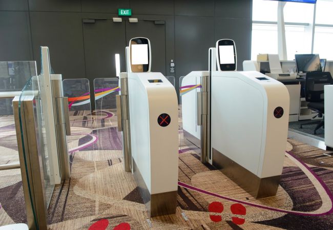 Estados Unidos comienza a instalar controles electrónicos en aeropuertos pensando en el Mundial 2026