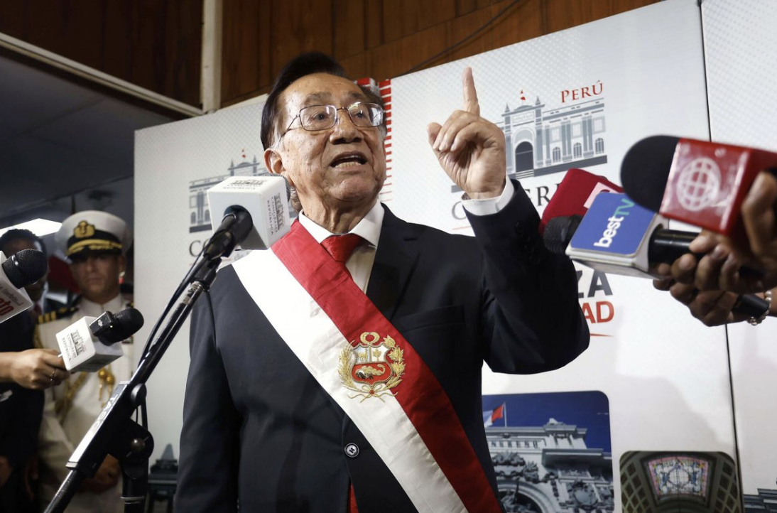 José María Balcázar se convierte en el 8º presidente de Perú en una década