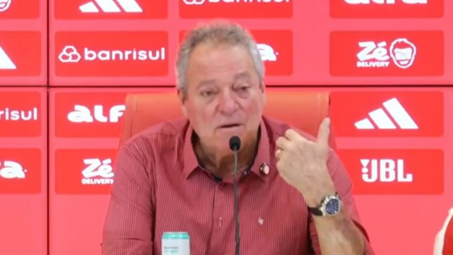 Entrenador brasileño publica una desafortunada disculpa tras sus comentarios homófobos